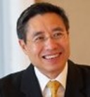 シンガポール国立大学 MBA 英語コミュニケーション術の講師が担当（Davy Lau）